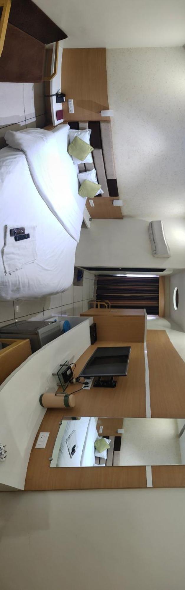 Hotel Zenith Surat Exterior foto