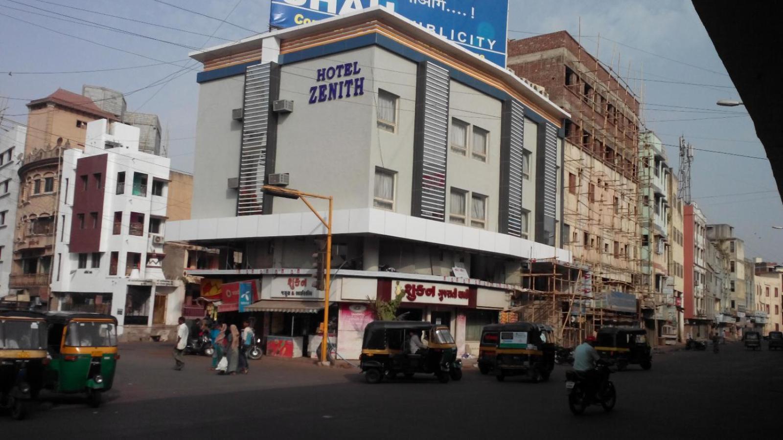 Hotel Zenith Surat Exterior foto