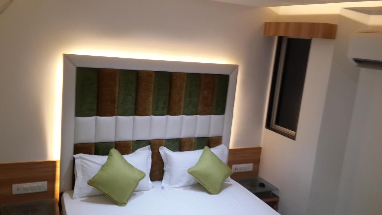 Hotel Zenith Surat Exterior foto